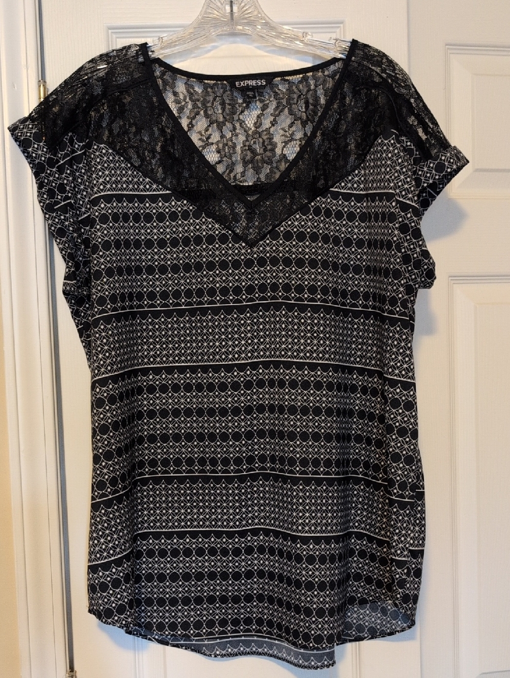 Express Black & White Lace V-Neck Patterned Blouse